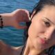 MASKE PADAJU NA PLAŽI: Kristina Džulijen u bikiniju sa prorezima, svi pričaju o njenom prirodnom izdanju (FOTO) – Kristina Džulijen bikini