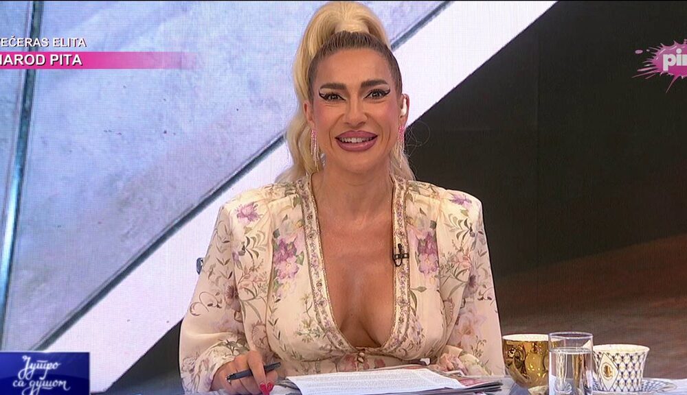 NOVE GRUDI U PRVOM PLANU: Jovana Jeremić vratila se na ekran u cvetnom miniću, publika ne skida pogled (FOTO) – TV premijera novih grudi
