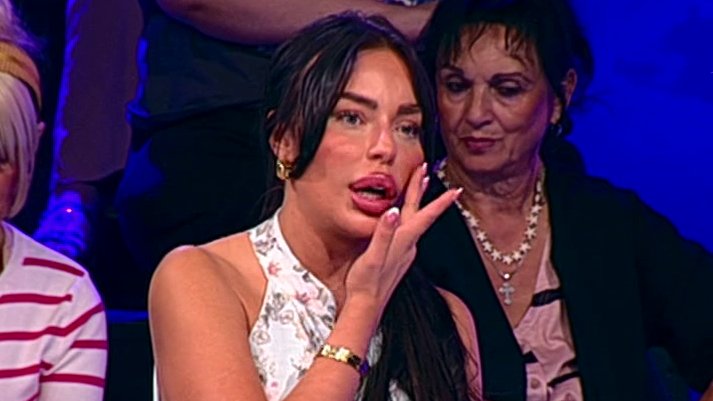 SVET U EMMISIJI ELITA POSTAO SUROVO MESTO: Sofija Janićšijević emotivno puca nakon kritika Daneta, Safeta i Nene, njene reči odjeknule na Instagramu (FOTO) – svet je surovo mesto