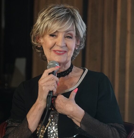 FINANSIJSKI PREOKRET NA ESTRADI: Lepa Lukić otkrila detalje o tri penzije i jednom posebnom izvoru prihoda (FOTO)