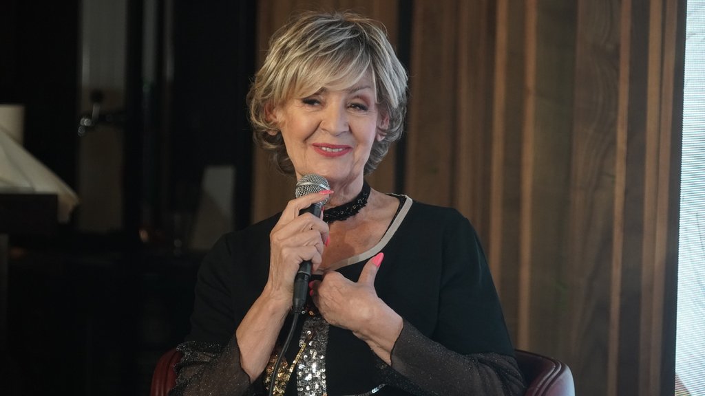 FINANSIJSKI PREOKRET NA ESTRADI: Lepa Lukić otkrila detalje o tri penzije i jednom posebnom izvoru prihoda (FOTO)