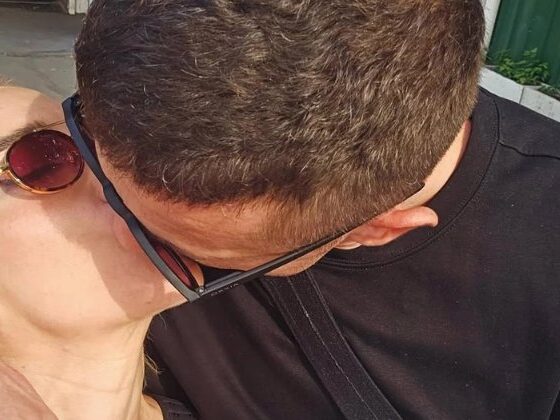 MASKE PADAJU NA ULICI: Jovana Jeremić i Tigar uhvaćeni u strasnom poljupcu, reakcije ne prestaju (FOTO) – emotivni odnos Jovane Jeremić i Tigra