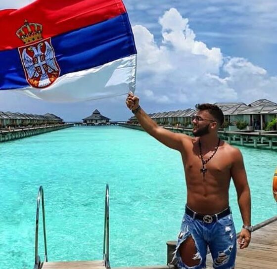 SPLITSKA PLAŽA POSTALA POPRIŠTE HAPŠENJA: Srpski influenser Marko Stojković zadržan zbog tetovaže četničkih simbola, čeka ga još teža kazna (FOTO) – hapšenje Marka Stojkovića