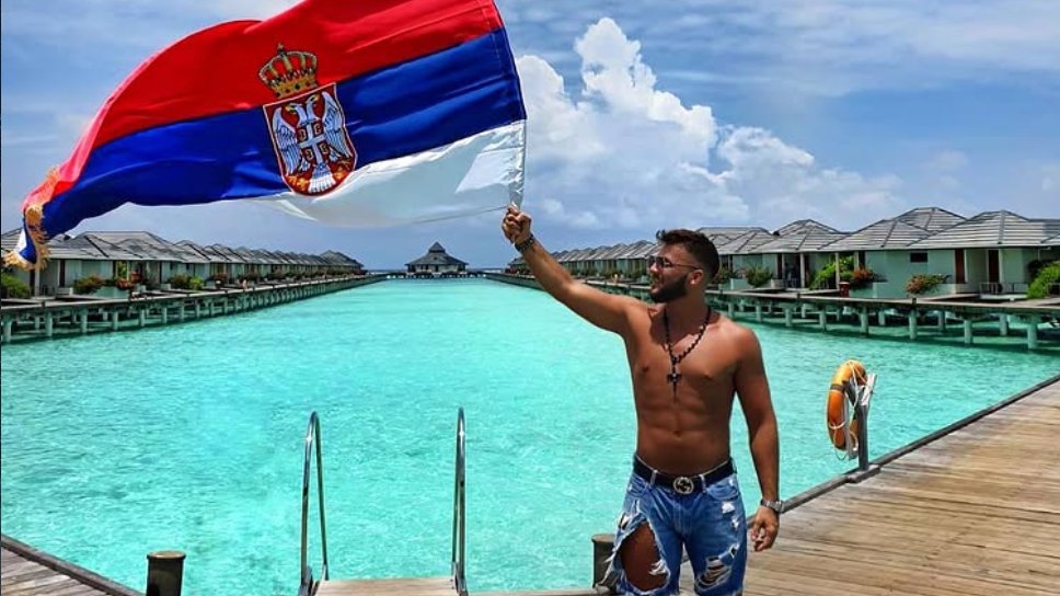 SPLITSKA PLAŽA POSTALA POPRIŠTE HAPŠENJA: Srpski influenser Marko Stojković zadržan zbog tetovaže četničkih simbola, čeka ga još teža kazna (FOTO) – hapšenje Marka Stojkovića