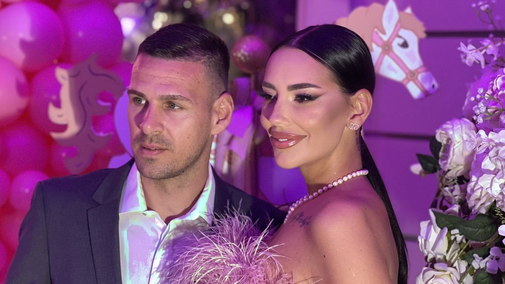 KATARINA GRUJIĆ OTKRILA ISTINU O TROŠENJU NOVCA: Pevačica priznala na šta najviše daje pare i da li mužu polaže račune (FOTO) – koliko Katarina Grujić troši novca