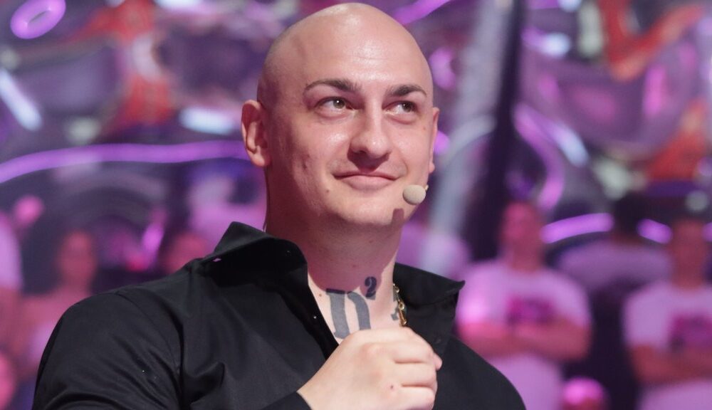 NAJLUĐI TRENUTCI DESINGERICE U TAKMIČENJU: Pogledajte kako je Dragomir Despić izmamio suze smeha u Pinkovim zvezdama (VIDEO) – najviralniji trenuci Dragomira Despića Desingerice