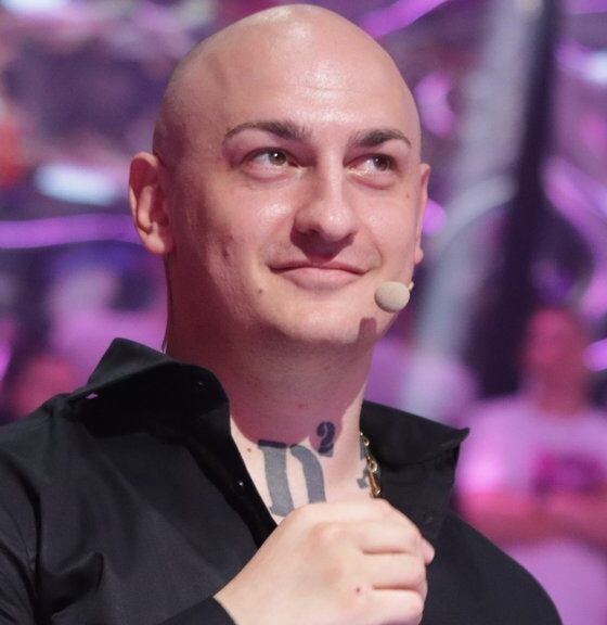 NAJLUĐI TRENUTCI DESINGERICE U TAKMIČENJU: Pogledajte kako je Dragomir Despić izmamio suze smeha u Pinkovim zvezdama (VIDEO) – najviralniji trenuci Dragomira Despića Desingerice