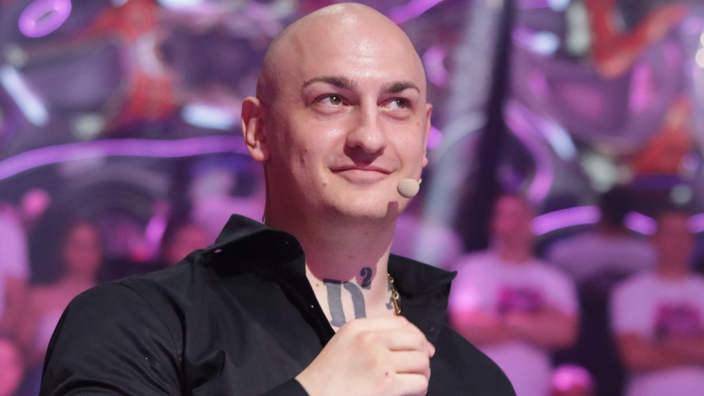 NAJLUĐI TRENUTCI DESINGERICE U TAKMIČENJU: Pogledajte kako je Dragomir Despić izmamio suze smeha u Pinkovim zvezdama (VIDEO) – najviralniji trenuci Dragomira Despića Desingerice