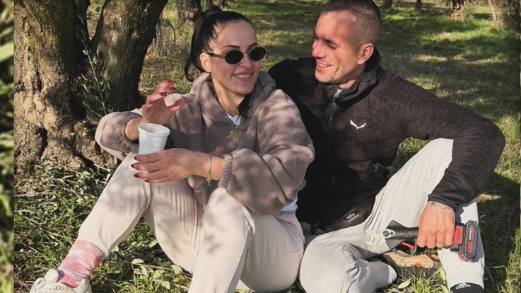 KAKO DANAS IZGLEDA ŽIVOT ANDRIJANE RADONJIĆ: Pevačica podelila retku sliku sa mužem iz Hrvatske, fanovi oduševljeni prizorom (FOTO) – Andrijana Radonjić život u Hrvatskoj