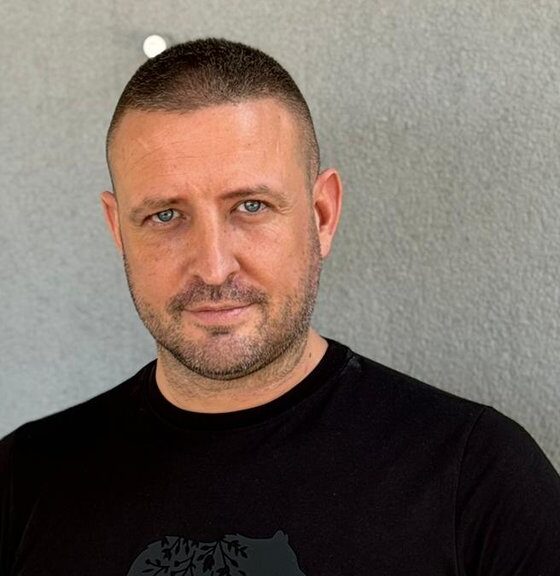 PREOKRET ZA STAROG ZADRUGARA: Nemanja Tošić ulazi u Elitu 10, otkriva koja učesnica ga intrigira i šta planira u Beloj kući (VIDEO) – ulazak Nemanje Tošića u Elitu 10