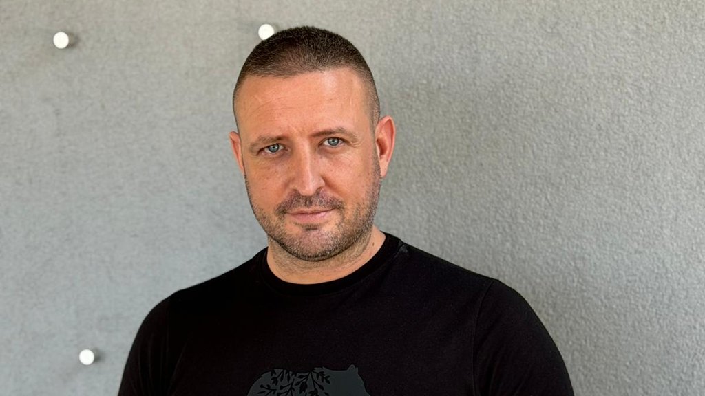 PREOKRET ZA STAROG ZADRUGARA: Nemanja Tošić ulazi u Elitu 10, otkriva koja učesnica ga intrigira i šta planira u Beloj kući (VIDEO) – ulazak Nemanje Tošića u Elitu 10