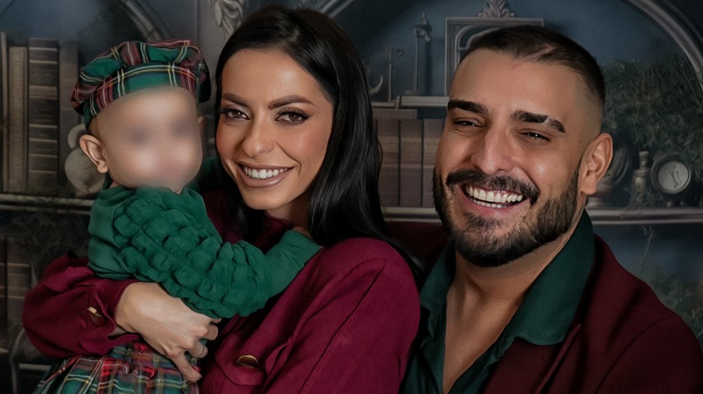 MALA SRNA UŽIVA KAO PRAVA PRINCEZA: Ćerka Darka Lazića osvojila srca dok pliva u bazenu, fanovi ne prestaju da komentarišu (FOTO) – Srna Lazić pliva u bazenu