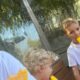 PORODIČNA AVANTURA U ZOO VRTU: Veljko Ražnatović usnimio sinove u nežnom trenutku, svi pričaju o jednom detalju (FOTO)