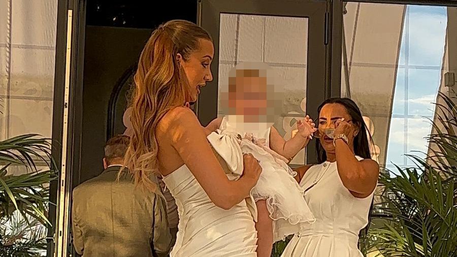 EMOCIJE NA VRHUNCU KOD PRIJOVIĆKE PORODICE: Prijini baka i deka stigli na Arijin prvi rođendan, slavlje u znaku nežnosti i ponosa (FOTO)