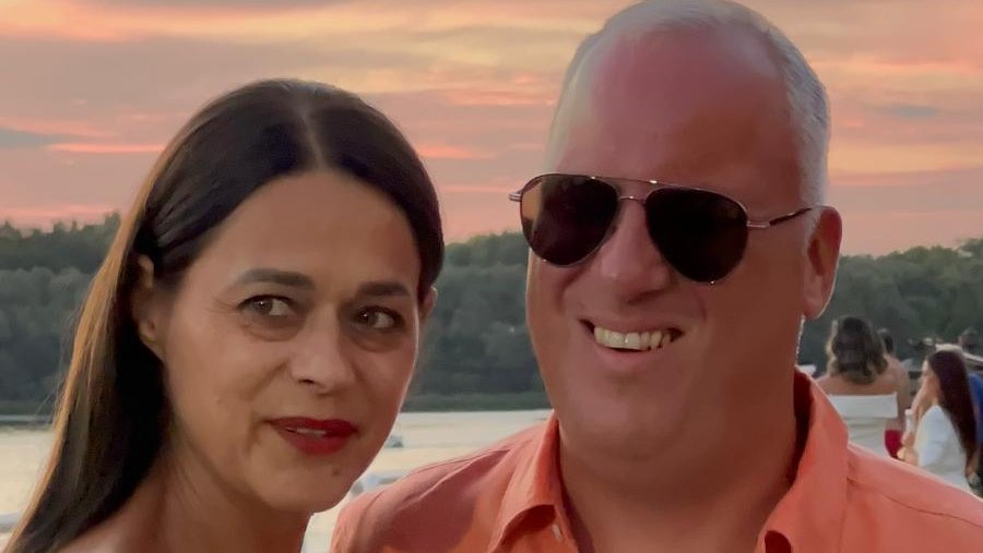 MUZIČKA ZVEZDA STIŽE NA PORODIČNO SLAVLJE: Saša Matić otkrio šta je pripremio za Prijović i Živojinoviće, pesma ima posebno značenje (FOTO) – Saša Matić na slavlju