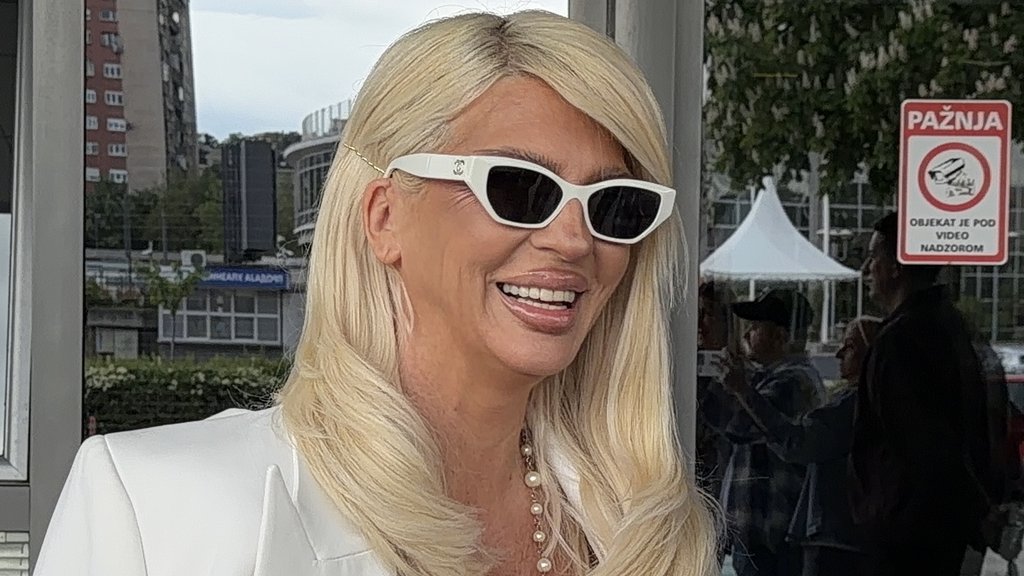 KARLEUŠA MENJA PRAVILA IGRE: Pop diva traži imanje na selu, planira eko-kuću i beg od gradske vreve (FOTO) – kupovina imanja na selu