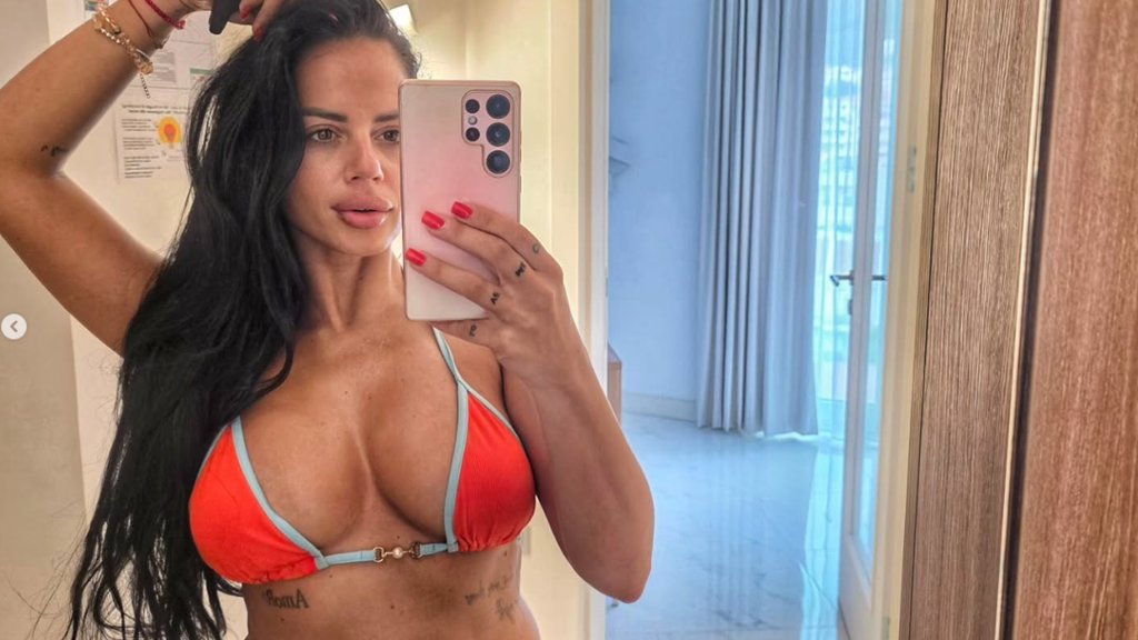 DRAGANA POMERA GRANICE NA INSTAGRAMU: Zadrugarka u bezobraznom bikiniju, svi gledaju tetovažu koju retko pokazuje (FOTO) – Dragana Stojančević na Instagramu