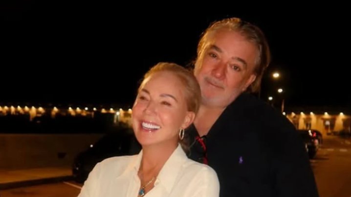 DRAMA U KOMŠILUKU BRENINIH: Pevačica upala sa nožem zbog uzbune, komšije otkrile šta se stvarno desilo (FOTO) – napad nožem u Bežaniji