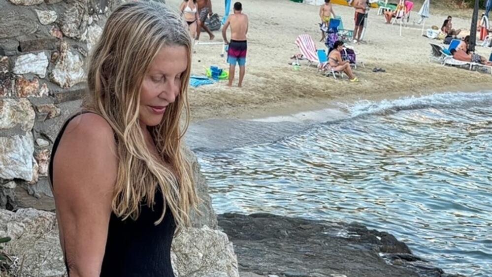 KAKO VERICA RAKOČEVIĆ RUŠI GRANICE GODINA: Modna kreatorka otkrila svoju tajnu linije, a svi žele da saznaju više (FOTO) – linija Verice Rakočević