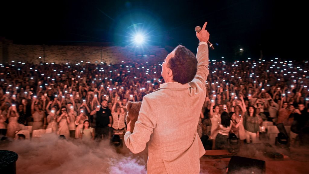 MUZIKA JE OSVOJILA NIŠKU TVRĐAVU: Peđa Jovanović priredio spektakl za pamćenje, ovacije publike još ne jenjavaju (FOTO) – koncert Peđe Jovanovića
