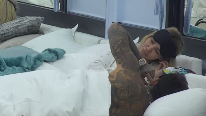 MASKE PADAJU U ELITI: Filip i Aneli spojili krevete, emocije iz prethodne sezone i dalje goruće (VIDEO) – emocije iz Elite 9