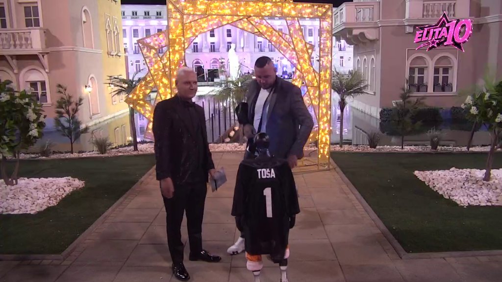 OPUŠTENA ATMOSFERA PRED NOVA DEŠAVANJA: Toša i Fifi u razgovoru sa Milanom Miloševićem i Filipom Carem, svi gledaju šta će biti dalje (VIDEO) – razgovor Toše i Fifi