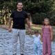 PREOKRET U ŽIVOTU DARKA LAZIĆA: Pevač pronašao utehu u veri, slike sa ćerkama iz svetinje raznežile pratioce (FOTO) – Darko Lazić sa ćerkama