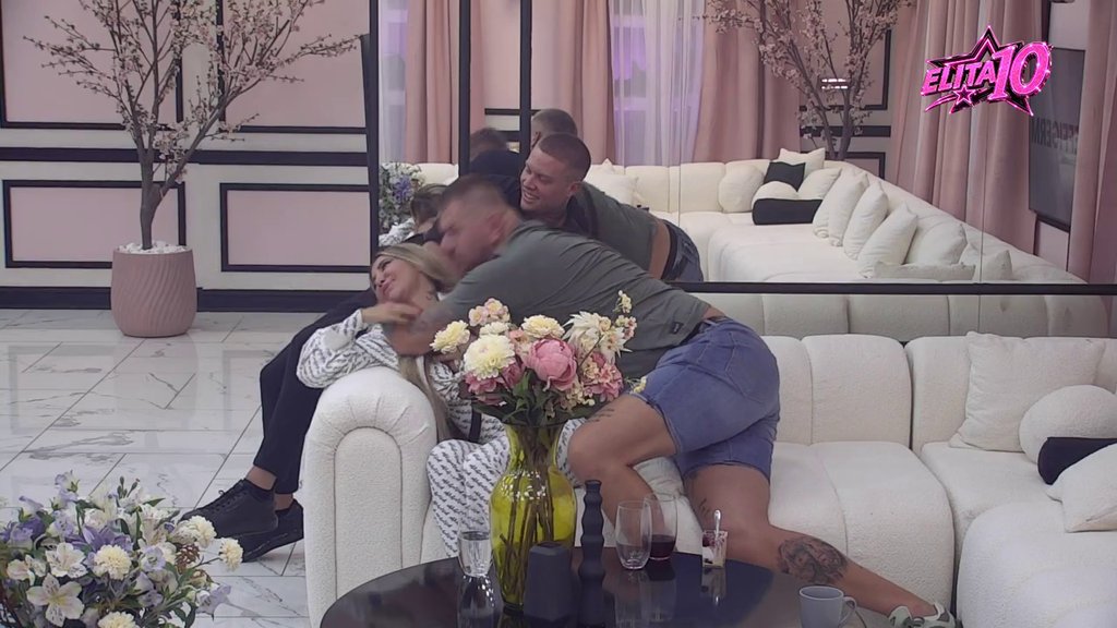 PRIZNANJE KOJE JE SVE IZNENADILO: Janjuš otkrio šta zaista oseća prema Aneli u Beloj kući, a njen odgovor je iznenadio sve (VIDEO) – Janjuš i Aneli