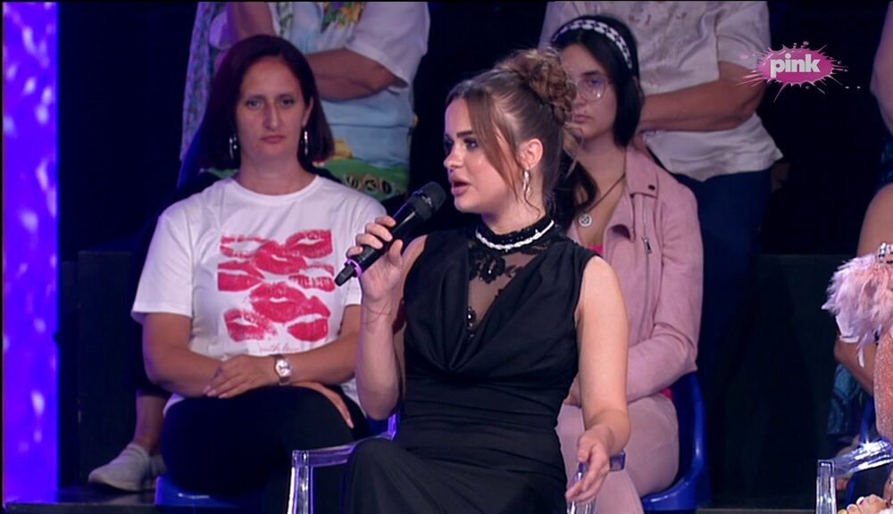 SAMOPOUZDANJE NA MAKSIMUMU: Jovana Kosovac sigurna u sebe pred ulazak u Elitu 10, svi čekaju njen prvi korak (VIDEO)
