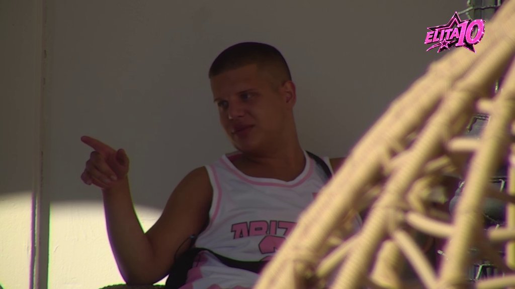 SUKOB ODJEKUJE BELOM KUĆOM: Karlo Ječmenek i Dajana Jemini u žestokoj razmeni uvreda na početku Elite 10, a tenzije samo rastu (VIDEO)