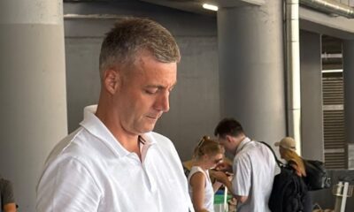 TOTALNI PREOKRET NA AERODROMU: Bojan Vasković iz Lexington benda iznenadio izborom prevoza i stajlingom, svi gledaju samo u njega (FOTO) – dolazak Bojana Vaskovića