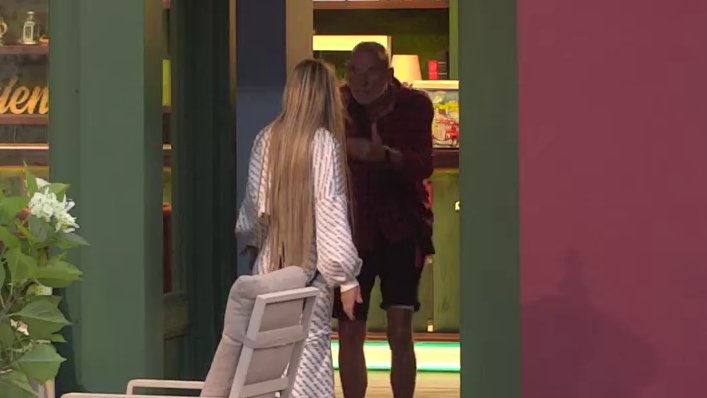 ŽESTOKI OKRŠAJ U ELITI: Mića izvređao Aneli zbog stvari, imanje bruji od tenzije (VIDEO) – svađa Aneli i Miće