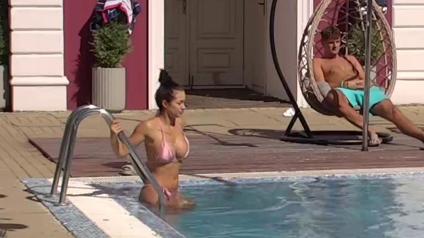 JUTRO KAD SU SVI POGLEDI BILI NA NJOJ: Laura Prgomet i Lepi Mića u centru pažnje pored bazena, prizori pokrenuli lavinu komentara (VIDEO)