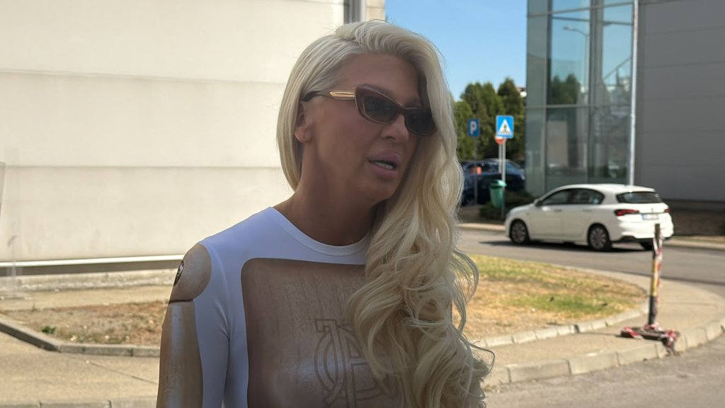 KARLEUŠA OTVORILA NOVU SEZONU U VELIKOM STILU: Pevačica stigla na snimanje Pinkovih zvezda, otkrila sve o žurki i gostima (VIDEO) – Pinkove zvezde