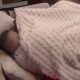 MASKE PADAJU U BELOJ KUĆI: Car i Laura ne kriju bliskost, ispod pokrivača pale varnice – svi gledaju šta će biti dalje (VIDEO)
