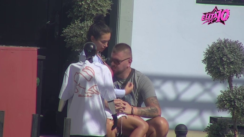 PREOKRET U ODNOSU JANJUŠA I LAURE: Zadrugar izljubio Lauru po grudima pred svima, reakcija šokirala Belu kuću (VIDEO) – Janjuš i Laura