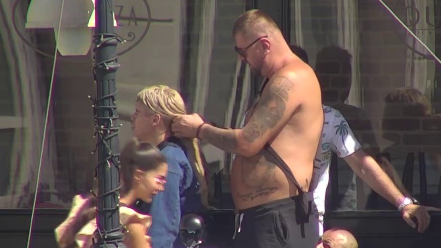 JANJUŠ IZGUBIO STRPLJENJE ZBOG UROŠEVE FRIZURE: Pokušao da mu skine nadogradnju, usledila burna rasprava pred zadrugarima (VIDEO) – nadogradnja kose u Eliti