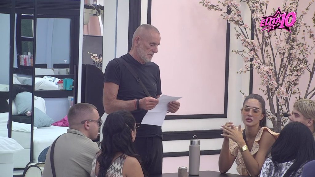 MOĆ VELIKOG ŠEFA POKRENULA ELITU: Takmičari dobili zadatak da se predstave publici, svi čekaju reakcije gledalaca (VIDEO)