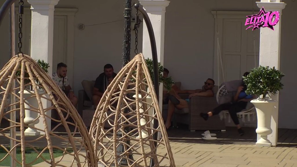 PECKANJE NA JUTARNJOJ KAFI: Miljana Ristić odbrusila zadrugarima, Mahir progovorio o razvodu (VIDEO)