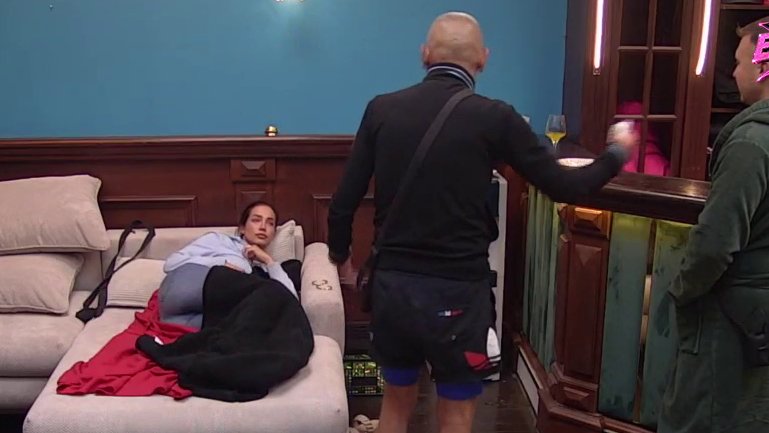 VARLJIVE EMOCIJE U BELOJ KUĆI: Laura otkrila zbog koga joj srce zaigra, Karić nije ostao ravnodušan (VIDEO) – varnice između Laure i Karića