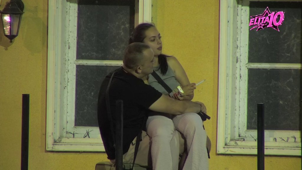 PLJUŠTE POLJUPCI NA DOKU: Milan Popov i Radojka Jovanović otvoreno razmenjuju nežnosti, gledaoci u neverici (VIDEO)