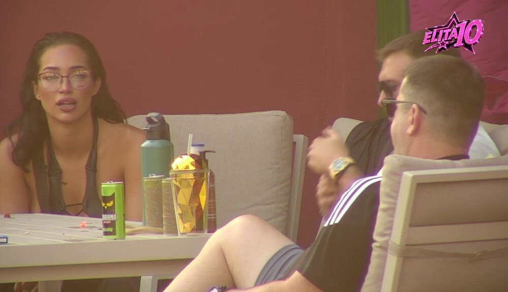 RASPRAVA ZA STOLOM U ELITI: Karić direktno pitao Lauru za priče po kući, Ivan stao u njenu odbranu – da li će tenzije popustiti? (VIDEO) – Karić i Laura u Eliti