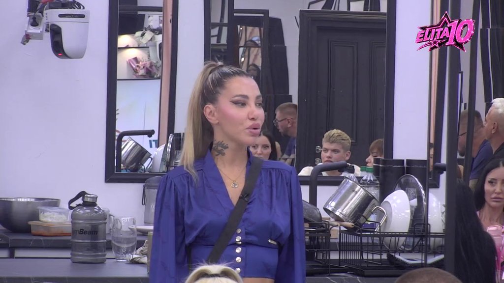 ANĐELA OPTUŽILA ANELI PRED SVIMA: Zadrugarka priznala da je spavala sa Karićem u istom krevetu, a onda usledila žustra rasprava (VIDEO) – Aneli Ahmić i Karić