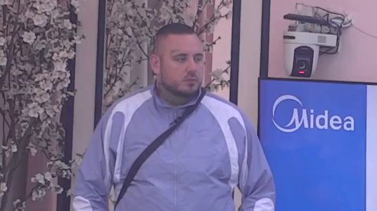 CAR PONOVO PECNUO KARIĆA ZBOG ANĐELE: Stigla žestoka povratna reakcija pred svima, tenzija ne jenjava u Beloj kući (VIDEO) – Car i Karić u Eliti