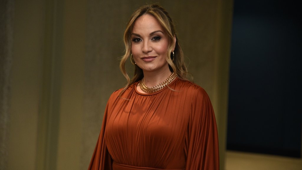 DRAMATIČNI TRENUTAK NA KONCERTU: Jelena Tomašević otkrila pravu dijagnozu nakon pada na bini, evo kako se sada oseća (FOTO) – dijagnoza Jelene Tomašević