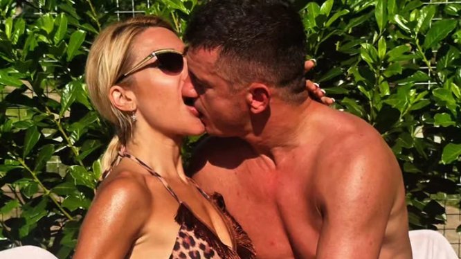 INTIMNI SNIMAK DIGAO PRAŠINU: Jovana Jeremić i Tigar razmenjuju strasti na plaži, ruka završila na zadnjici (VIDEO) – intimni snimak Jovane Jeremić