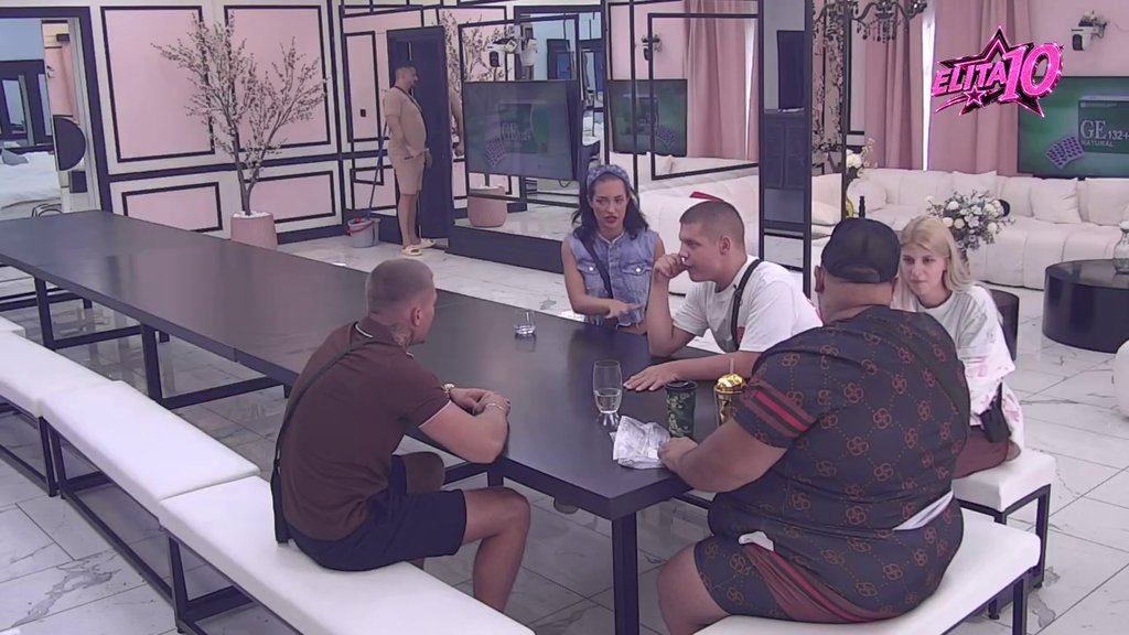 KARLO ŠOKIRAO ELITU: Priznao da je bio sa devet muškaraca odjednom, ostali učesnici zanemeli (VIDEO) – Karlo Ječmenek grupnjak