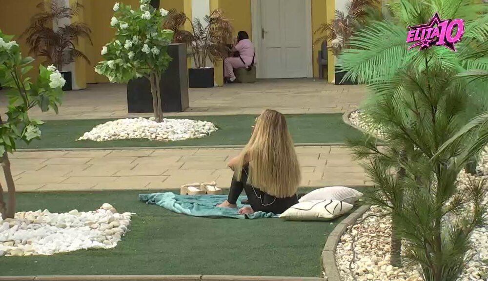 KOME SMEŠTAJU ULOGU STANIJE U ELITI: Aneli Ahmić izabrala dok za novi performans, cimeri odmah povukli paralelu (VIDEO) – Aneli Ahmić Elita