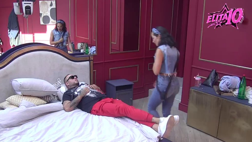 LAURA I ANELI ODMAH U CENTRU PAŽNJE: Ljubomora u Eliti već na početku, zadrugarke ne kriju tenziju (VIDEO) – rivalstvo u Eliti