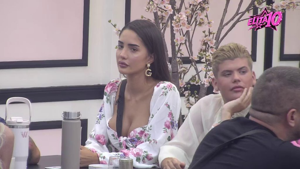 MASKE PADAJU U ODNOSU KARIĆA I ANĐELE: Stefan Karić otvoreno progovorio o flertu, a Anđela sve negirala pred svima (VIDEO) – odnos Karića i Anđele